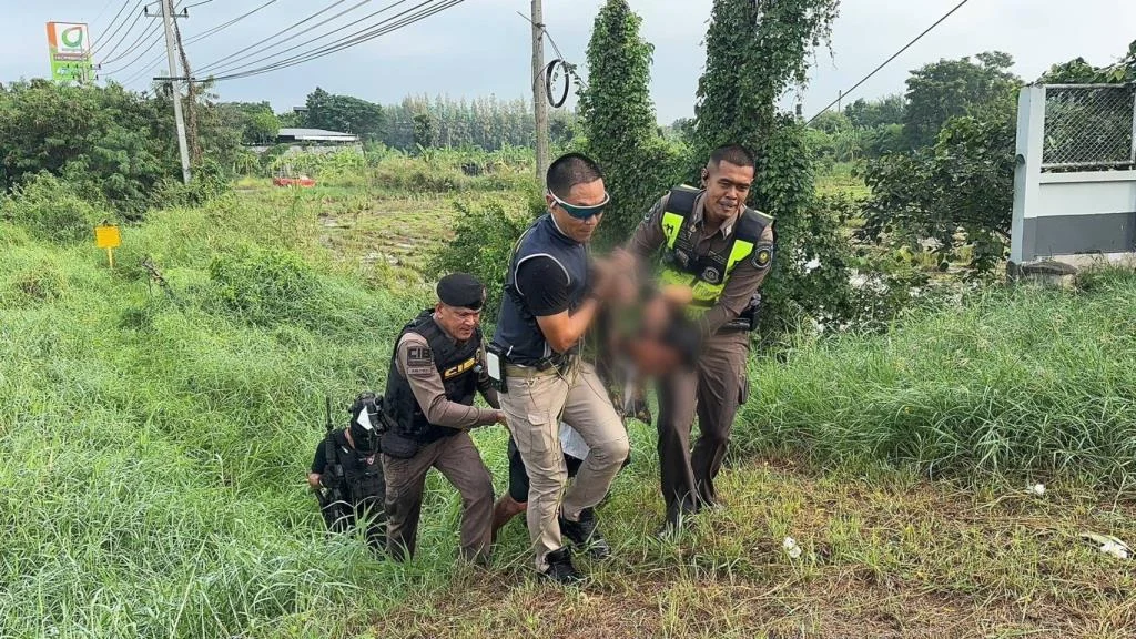 ตร.ทางหลวงไล่จับ 2 หม่อง ขนแรงงานเถื่อนซิ่งหนี เสียหลักชนรถชาวบ้านพัง 4 - บาดเจ็บ 3